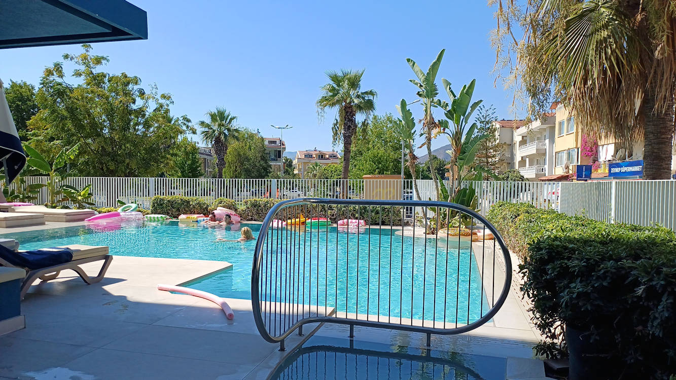 Aegean Princess Apartments Swimming Pool & Garden